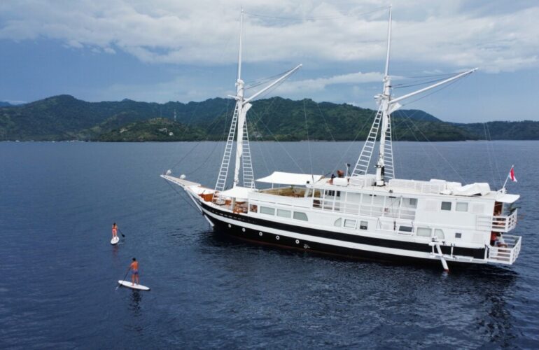 Luxurious Boat Opt for Komodo Liveaboard Tours