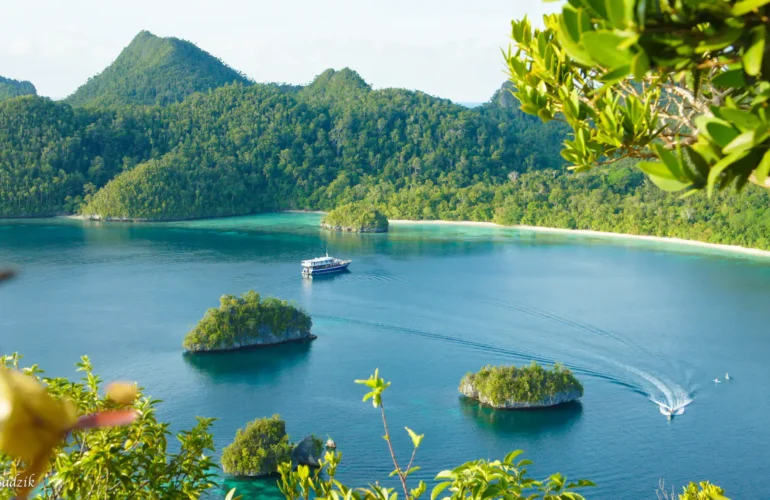 Raja Ampat Boat Tour