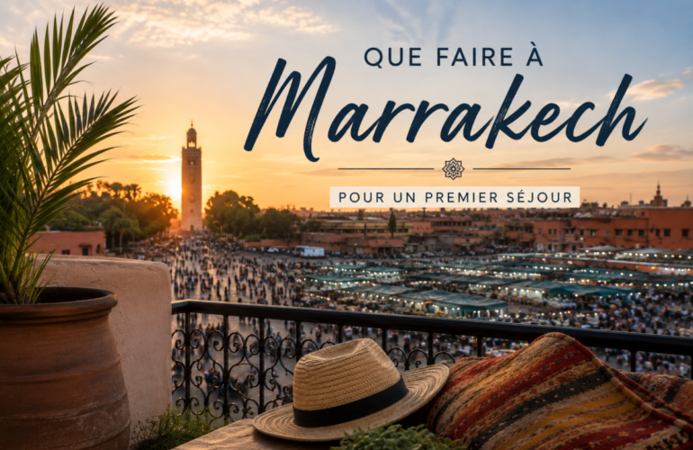 Vue de Marrakech au coucher du soleil avec la médina et la place Jemaa el-Fna